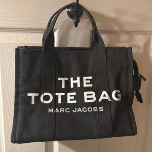 Marc Jacobs tote bag.